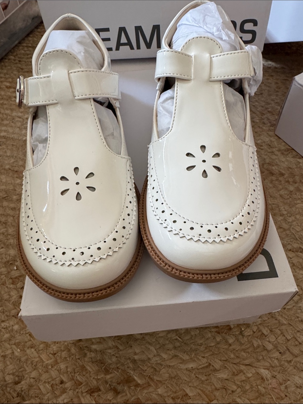 Dream Pairs Cream Patent T-Strap Brogue Mary Jane Kids Dress Shoes